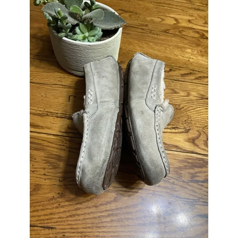 Ugg women's ansley moccasin size US 8 gray suede in great condition
